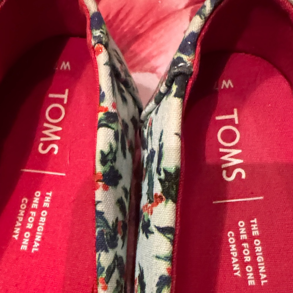 TOMS Women's Floral Print Flats - Red and Green Mint Holly Jolly pre Qwen - Picture 9 of 9